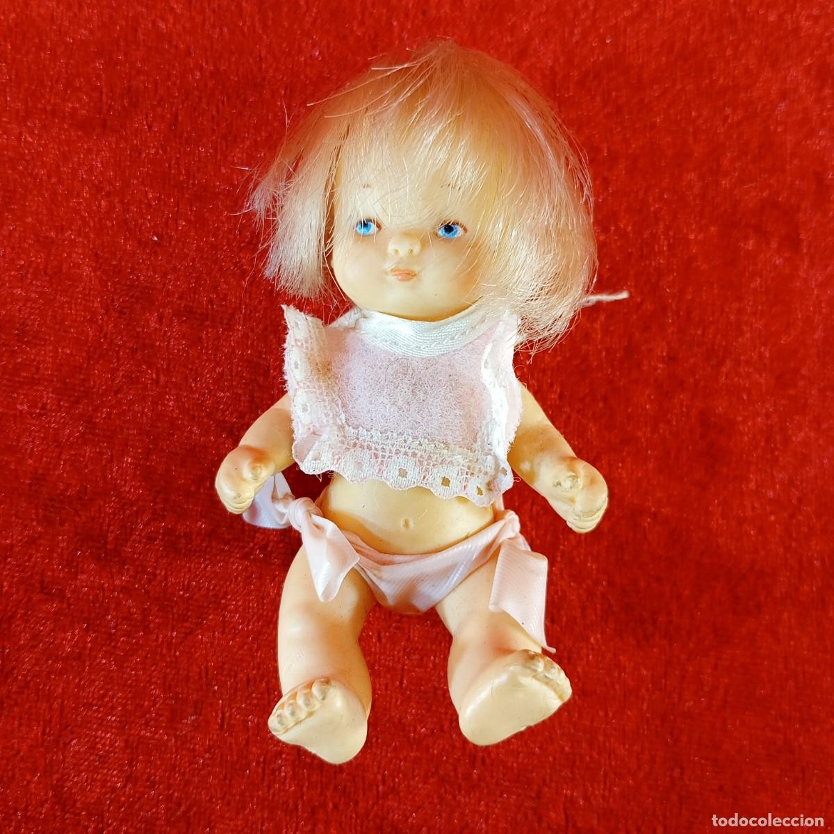 Poup&eacute;es Espagnoles Modernes: PRECIOSA MU&Ntilde;ECA - BARRIGUITAS - FAMOSA - BABERO CON ENCAJE - 95 X 50 MM / 5754