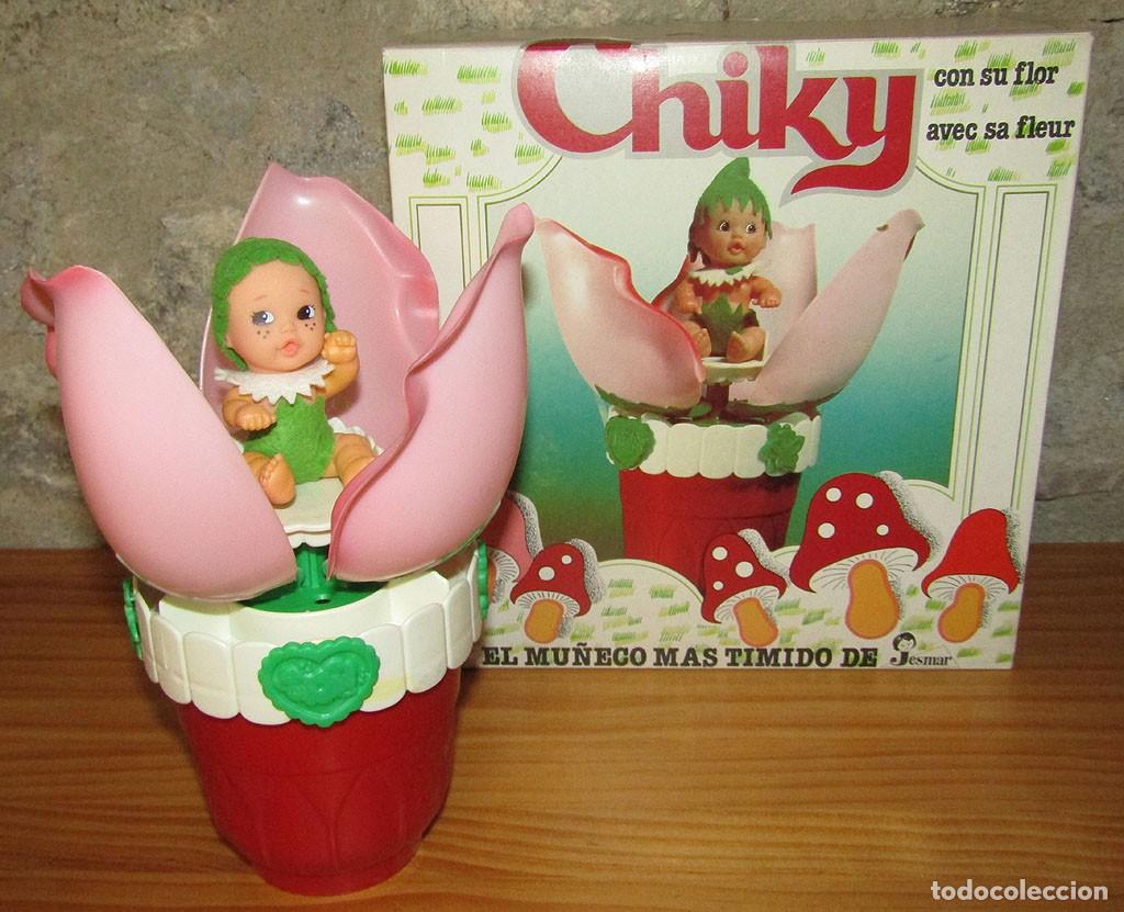 Mu&ntilde;ecas Espa&ntilde;olas Modernas: ANTIGUA MU&Ntilde;ECA CHIKY CON SU FLOR, DE JESMAR - NUEVA Y EN SU CAJA - A&Ntilde;OS 70 - FLOR ROSA