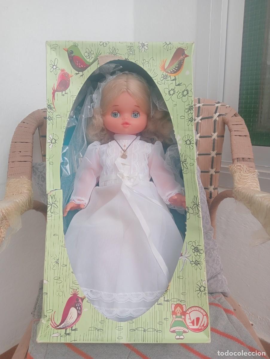 Mu&ntilde;ecas Espa&ntilde;olas Modernas: Mu&ntilde;eca comuni&oacute;n EdaDura en su caja