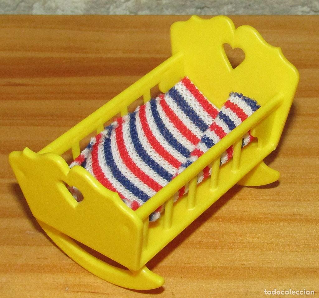 Mu&ntilde;ecas Espa&ntilde;olas Modernas: ANTIGUA CUNA DEL BEB&Eacute; DE LAURA DE LAS MONTA&Ntilde;AS, DE TOYSE