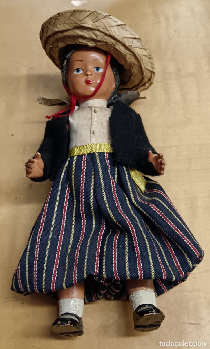 Mu&ntilde;ecas Espa&ntilde;olas Modernas: MU&Ntilde;ECO REGIONAL MALLORQU&Iacute;N EN CELULOIDE 19 CM. ALTURA A&Ntilde;OS 50-60