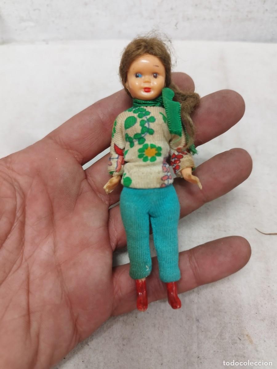 Mu&ntilde;ecas Espa&ntilde;olas Modernas: Antigua peque&ntilde;a mu&ntilde;eca a&ntilde;os 60 de coleccion. Tipo Tutti de Mattel.