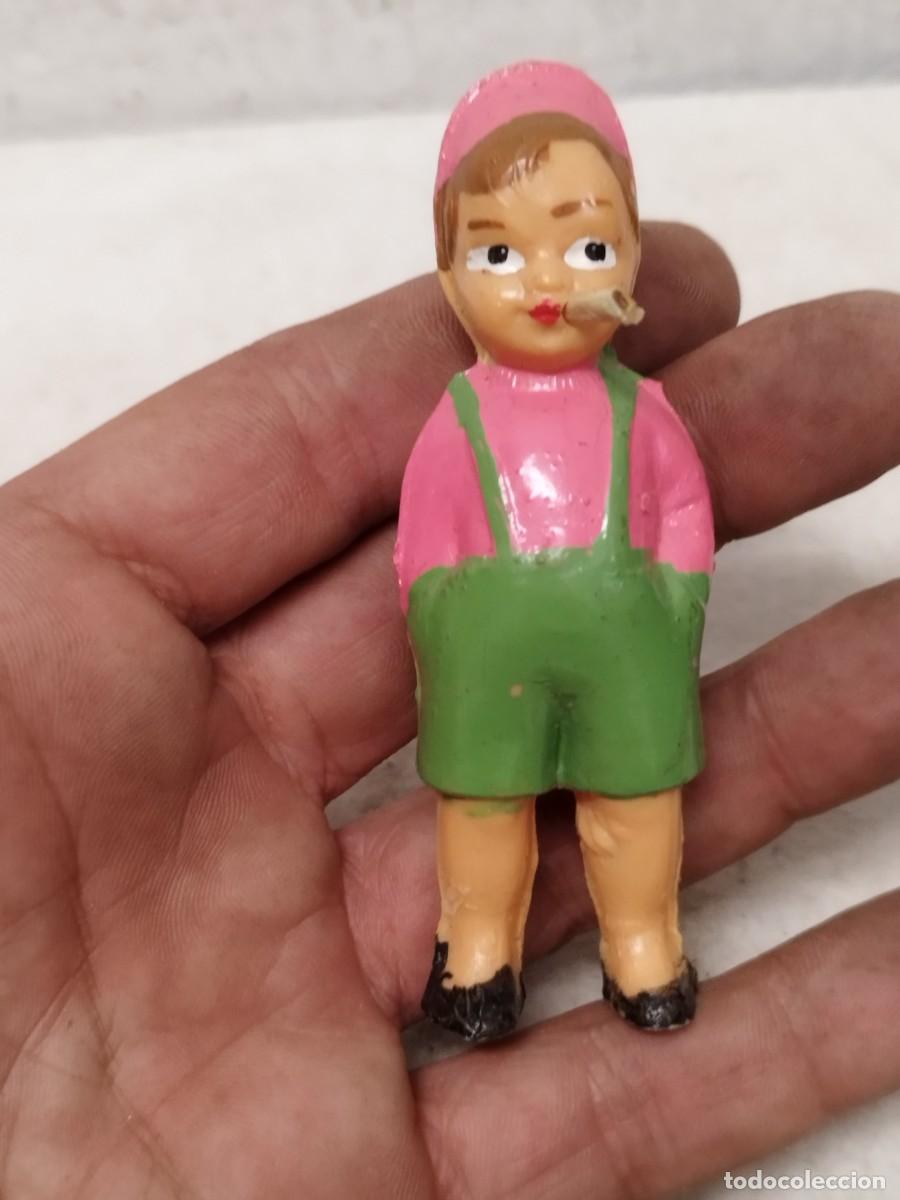 Mu&ntilde;ecas Espa&ntilde;olas Modernas: Antiguo peque&ntilde;o mu&ntilde;eco de celuloide. Ni&ntilde;o Pipo el fumador.