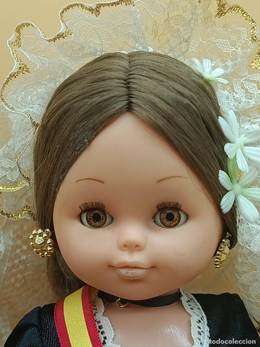 Mu&ntilde;ecas espa&ntilde;olas modernas: MU&Ntilde;ECA REGIONAL A. BORDERA ONIL. A&Ntilde;OS 70. MIDE UNOS 31CM. PY.