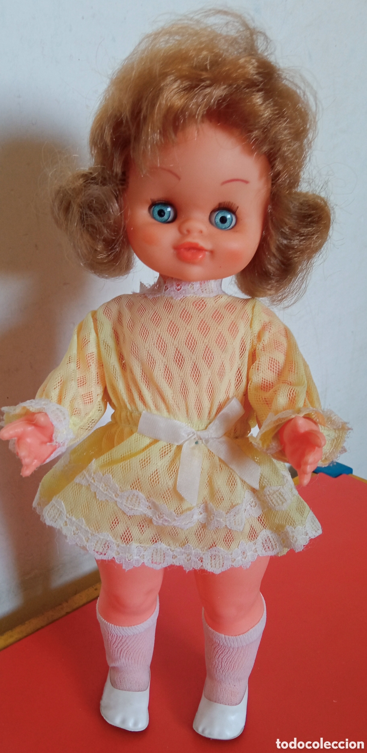 Mu&ntilde;ecas espa&ntilde;olas modernas: MU&Ntilde;ECA CON VESTIDO.HERPRATS-CASTALLA 70'S.NUEVA.