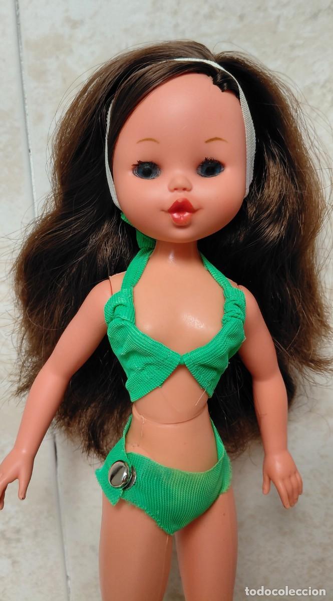 Mu&ntilde;ecas espa&ntilde;olas modernas: MU&Ntilde;ECA CORE MORENA CON CONJUNTO PLAYA