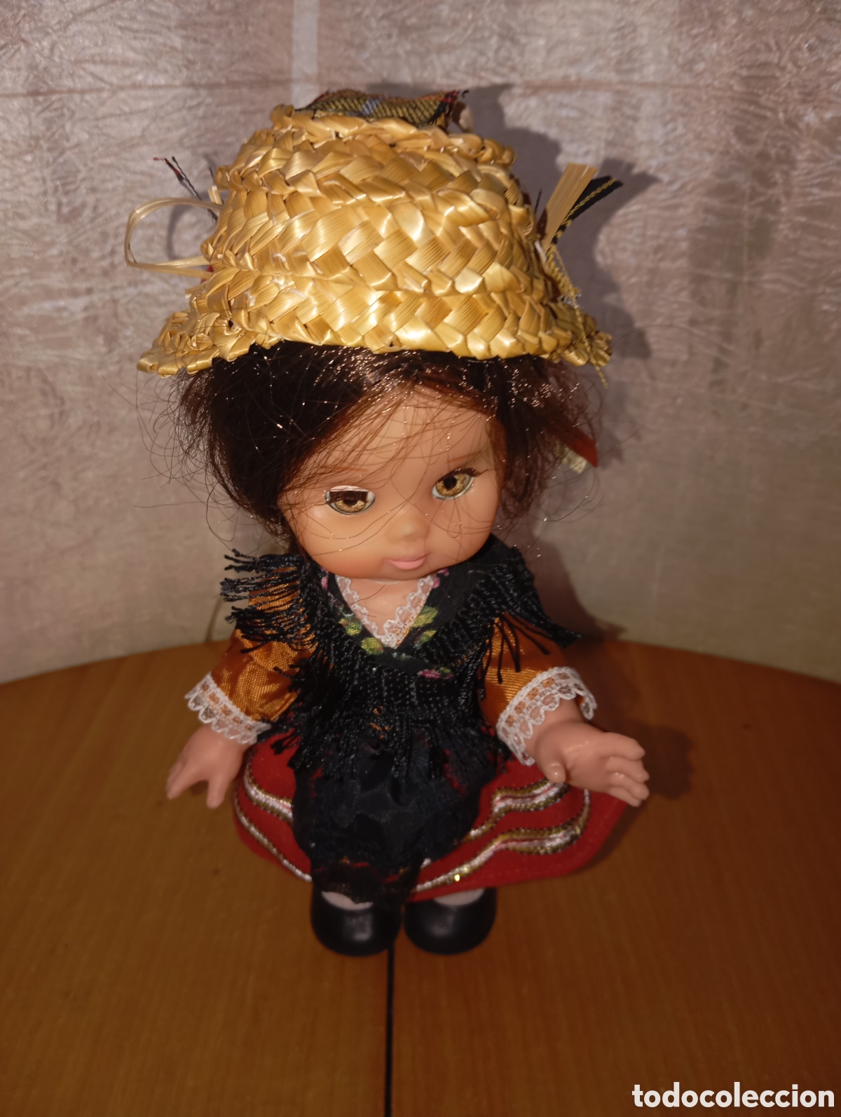 Mu&ntilde;ecas espa&ntilde;olas modernas: Mu&ntilde;eca Traje Regional antigua
