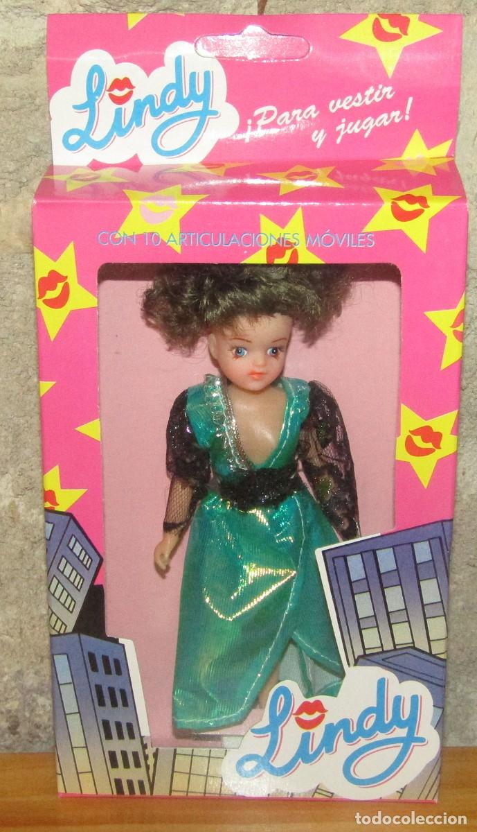 Mu&ntilde;ecas espa&ntilde;olas modernas: ANTIGUA MU&Ntilde;ECA LINDY, &iexcl;PARA VESTIR Y JUGAR! - NUEVA Y EN SU CAJA ORIGINAL - ARTICULADA - mod. F