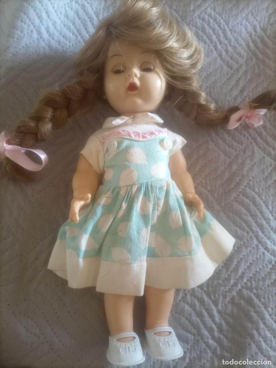 Mu&ntilde;ecas espa&ntilde;olas modernas: Antigua mu&ntilde;eca de Mu&ntilde;ecas B.B. - Vestido y peinado de origen - Mecanismo de eje - A&ntilde;os 70