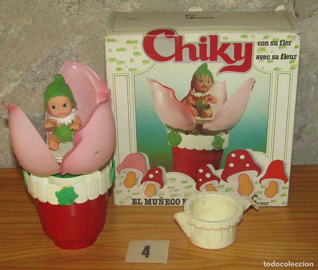 Mu&ntilde;ecas espa&ntilde;olas modernas: ANTIGUA MU&Ntilde;ECA CHIKY CON SU FLOR, DE JESMAR - NUEVA Y EN SU CAJA - A&Ntilde;OS 70 - FLOR ROSA