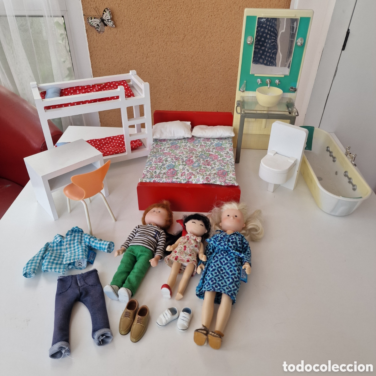 Mu&ntilde;ecas espa&ntilde;olas modernas: Amanda family con muebles y ropa