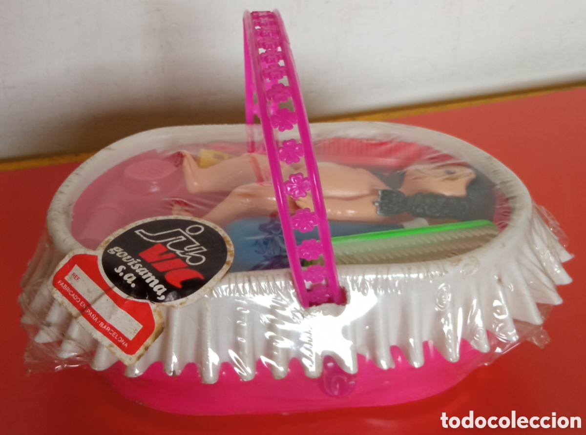 Mu&ntilde;ecas espa&ntilde;olas modernas: CANASTILLA CON MU&Ntilde;ECA Y ACCESORIOS PELUQUER&Iacute;A.VIC - JUVICSA 70'S.SIN ABRIR.