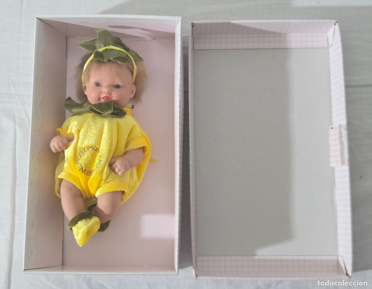 Mu&ntilde;ecas espa&ntilde;olas modernas: Mu&ntilde;eco &ntilde;aco, miel de abeja, lim&oacute;n, casa mariquita perez, en caja, sin uso