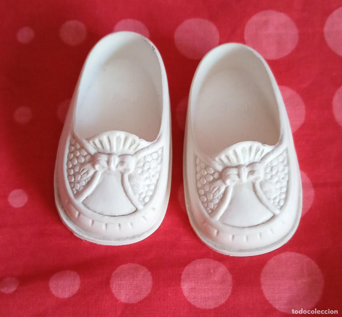 Mu&ntilde;ecas espa&ntilde;olas modernas: ZAPATOS BLANCOS ANTIGUOS CON LACITO PARA MU&Ntilde;EC@S