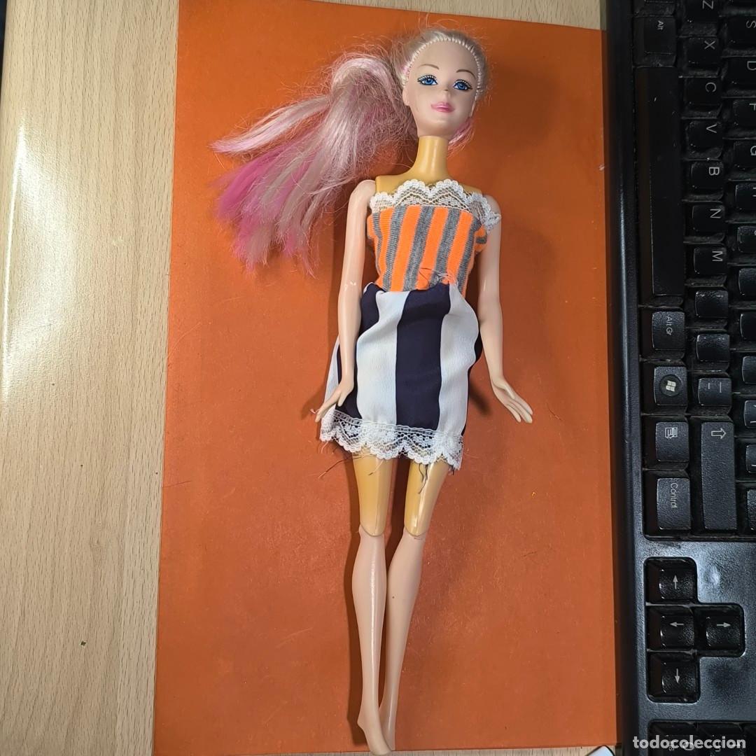 Mu&ntilde;ecas espa&ntilde;olas modernas: 001724JUG-Mu&ntilde;eca tipo barbie -vestido rayas