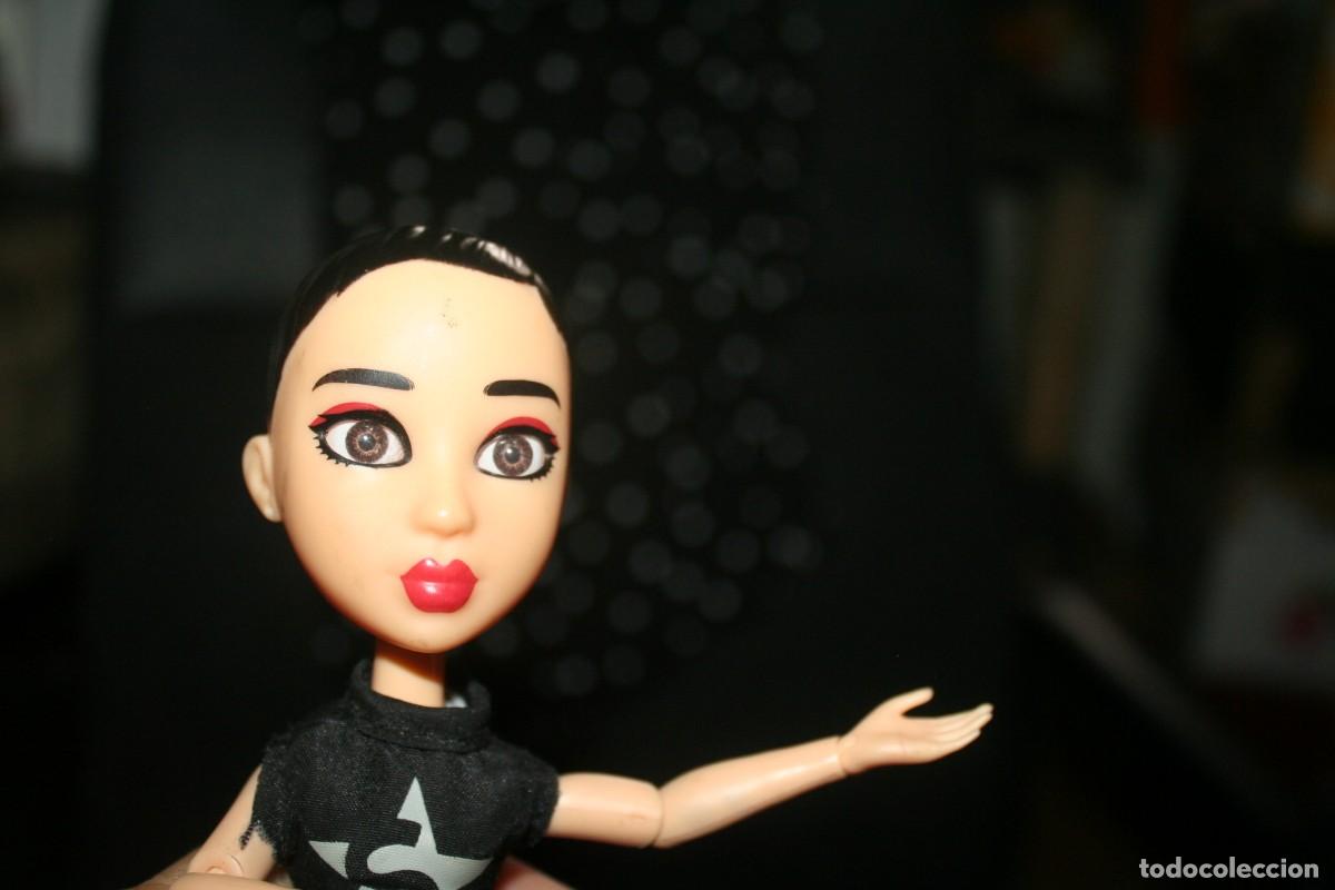 Mu&ntilde;ecas espa&ntilde;olas modernas: mu&ntilde;eca articulada tipo barbie yulu snapstar yuki o echo