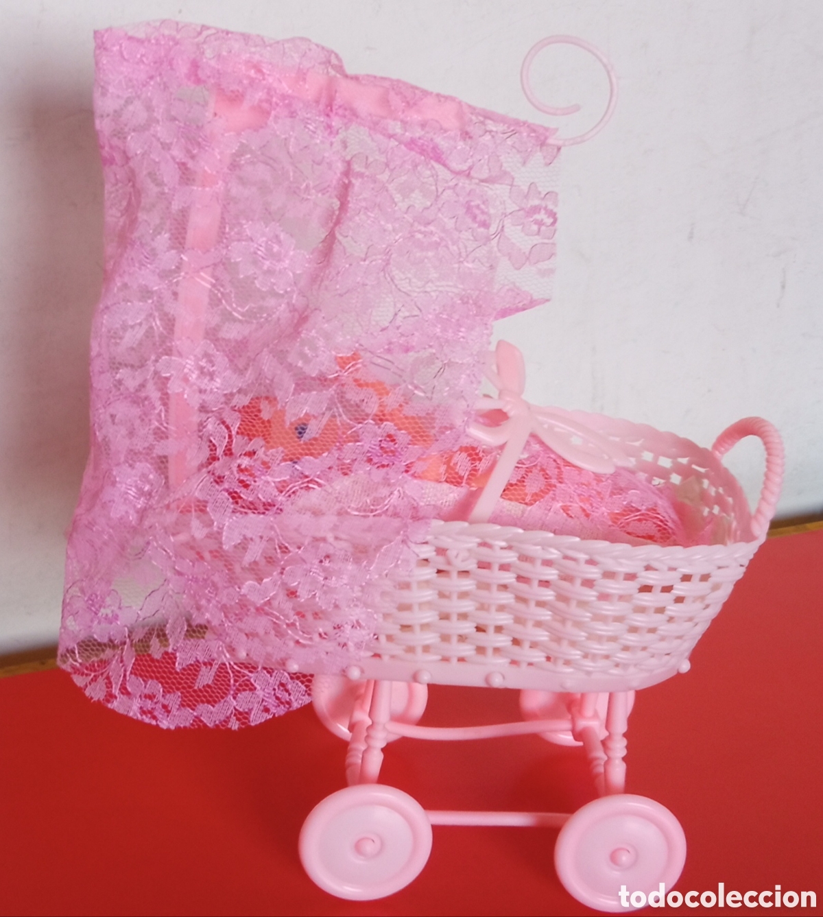Mu&ntilde;ecas espa&ntilde;olas modernas: CUNA MOIS&Eacute;S DOSEL RUEDAS CON MU&Ntilde;ECO.GONZALBO 60'S.NUEVA.