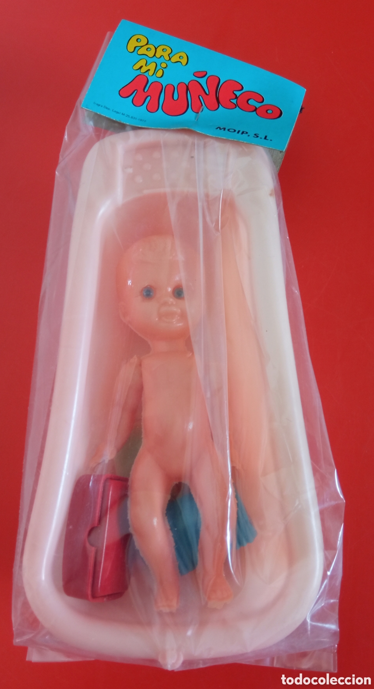 Mu&ntilde;ecas espa&ntilde;olas modernas: BA&Ntilde;ERA ROSA CON MU&Ntilde;ECO Y ACCESORIOS ASEO.MOIP 70'S.NUEVA.
