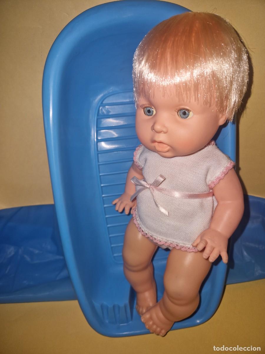 Mu&ntilde;ecas espa&ntilde;olas modernas: MU&Ntilde;ECO DE VICMA CON SU BA&Ntilde;ERA EN SU CAJA ORIGINAL