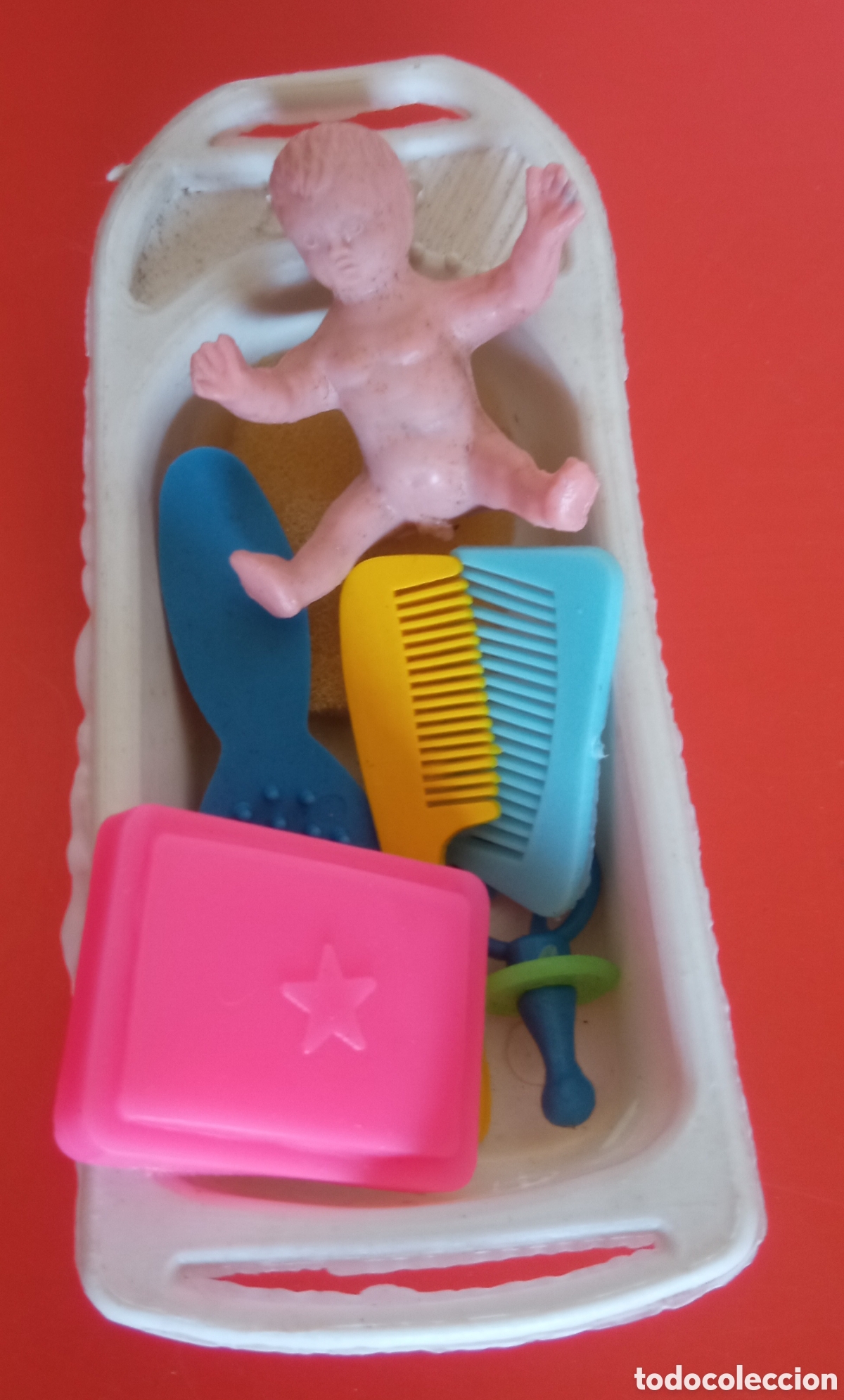 Mu&ntilde;ecas espa&ntilde;olas modernas: MINI BA&Ntilde;ERA CON MU&Ntilde;ECO Y ACCESORIOS.JUGUETES MEZQUITA 60'S.NUEVO.