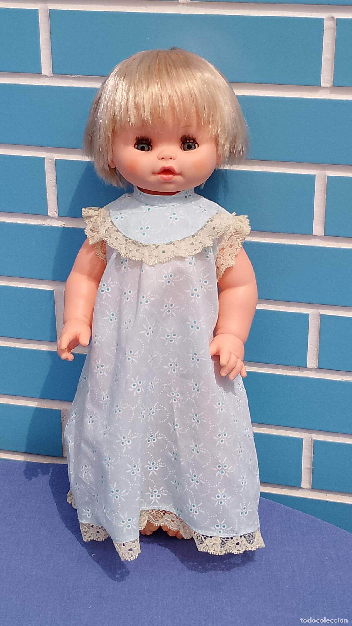 Mu&ntilde;ecas espa&ntilde;olas modernas: Antigua mu&ntilde;eca beb&eacute; de b.b. con fald&oacute;n