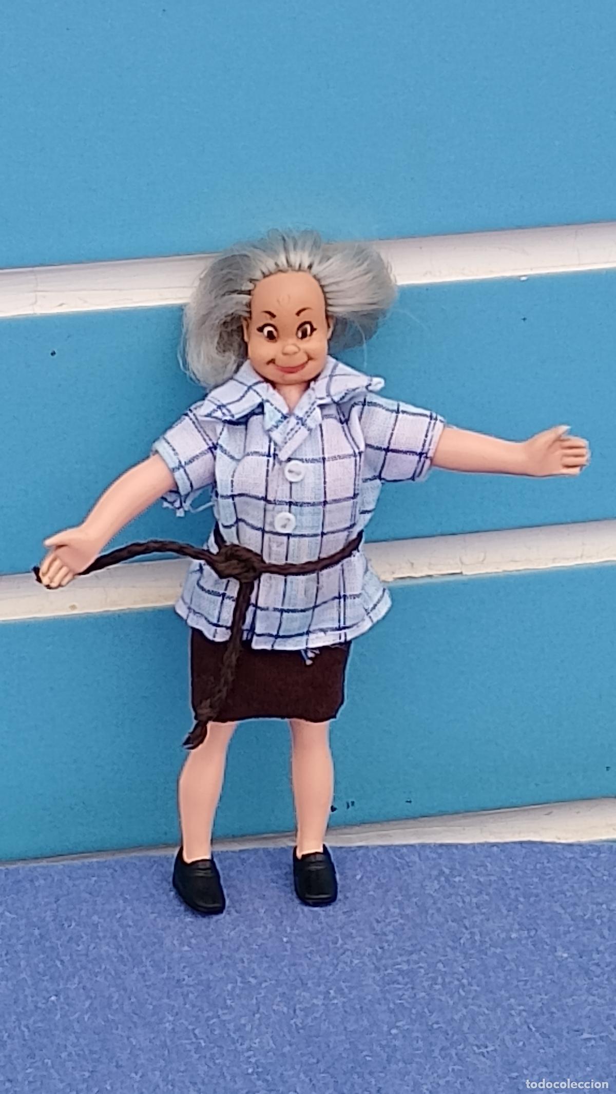 Mu&ntilde;ecas espa&ntilde;olas modernas: Antigua mu&ntilde;eca Abuela de la Familia Hogar&iacute;n de Modisa