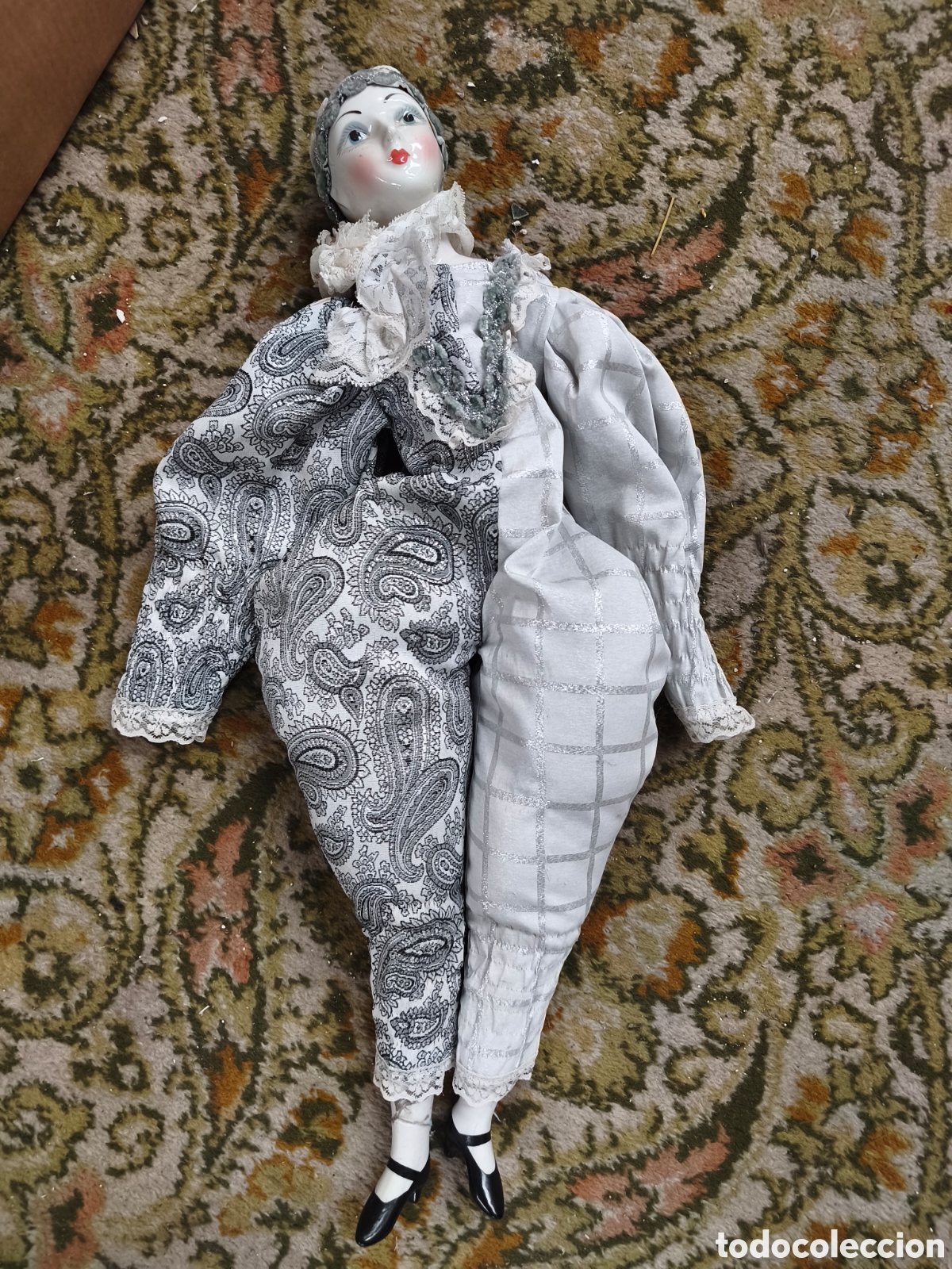 Mu&ntilde;ecas espa&ntilde;olas modernas: Mu&ntilde;eca Arlequ&iacute;n / Pierrot de Porcelana Vintage &ndash; A&ntilde;os 80/90