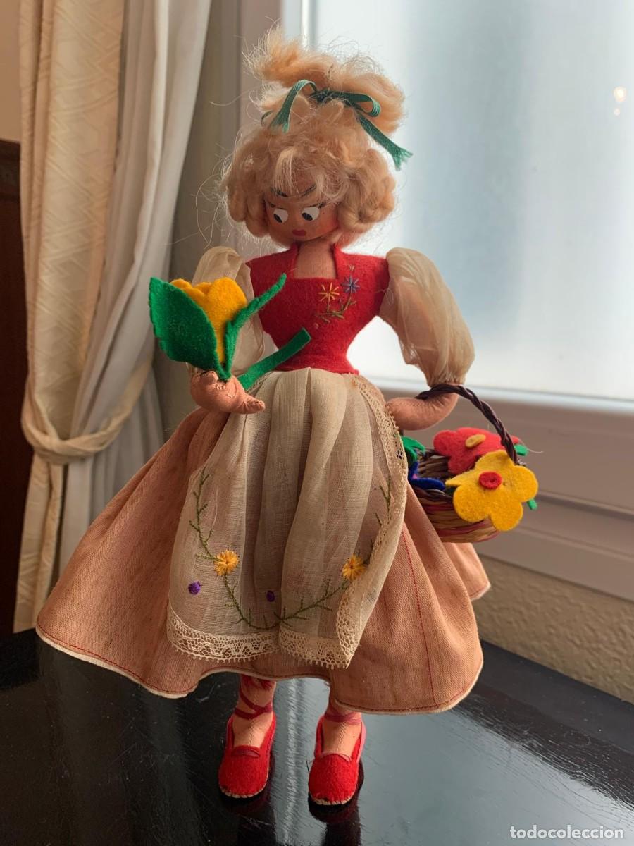 Mu&ntilde;ecas espa&ntilde;olas modernas: Mu&ntilde;eca folcl&oacute;rica trapo y fieltro flores