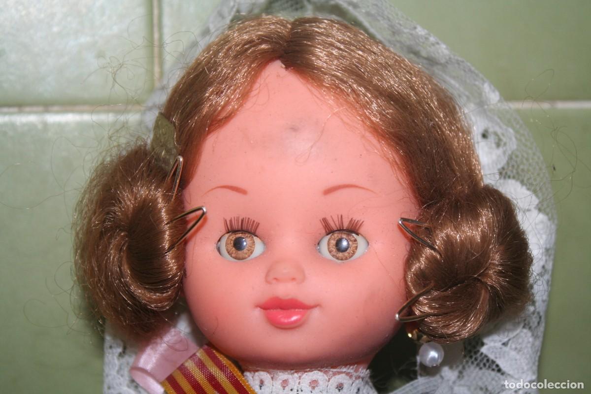 Mu&ntilde;ecas espa&ntilde;olas modernas: mu&ntilde;eca mu&ntilde;eco antigua valenciana regional folk