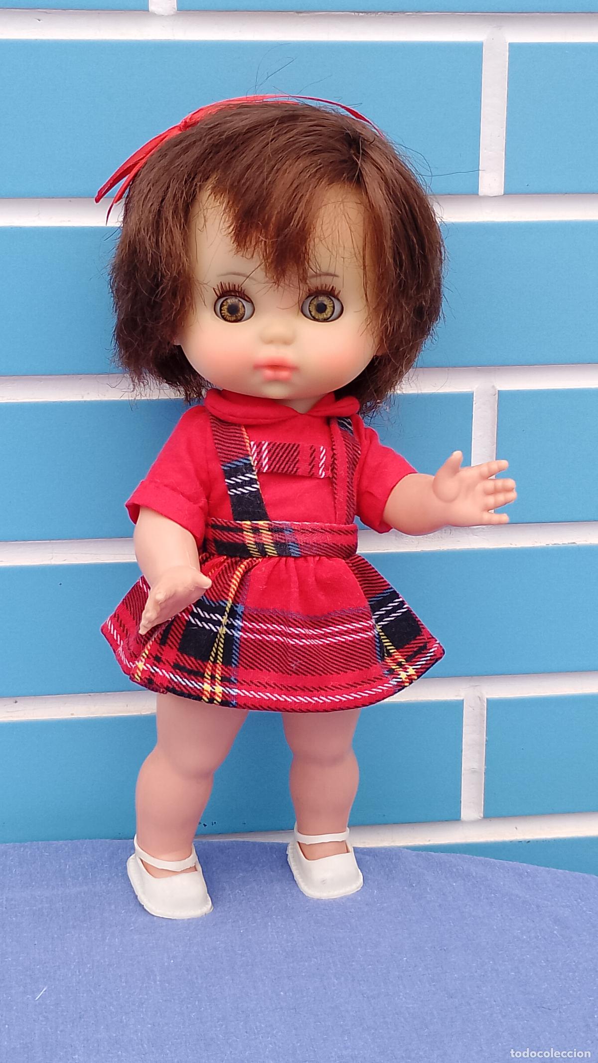 Mu&ntilde;ecas espa&ntilde;olas modernas: Antigua mu&ntilde;eca espa&ntilde;ola casta&ntilde;a