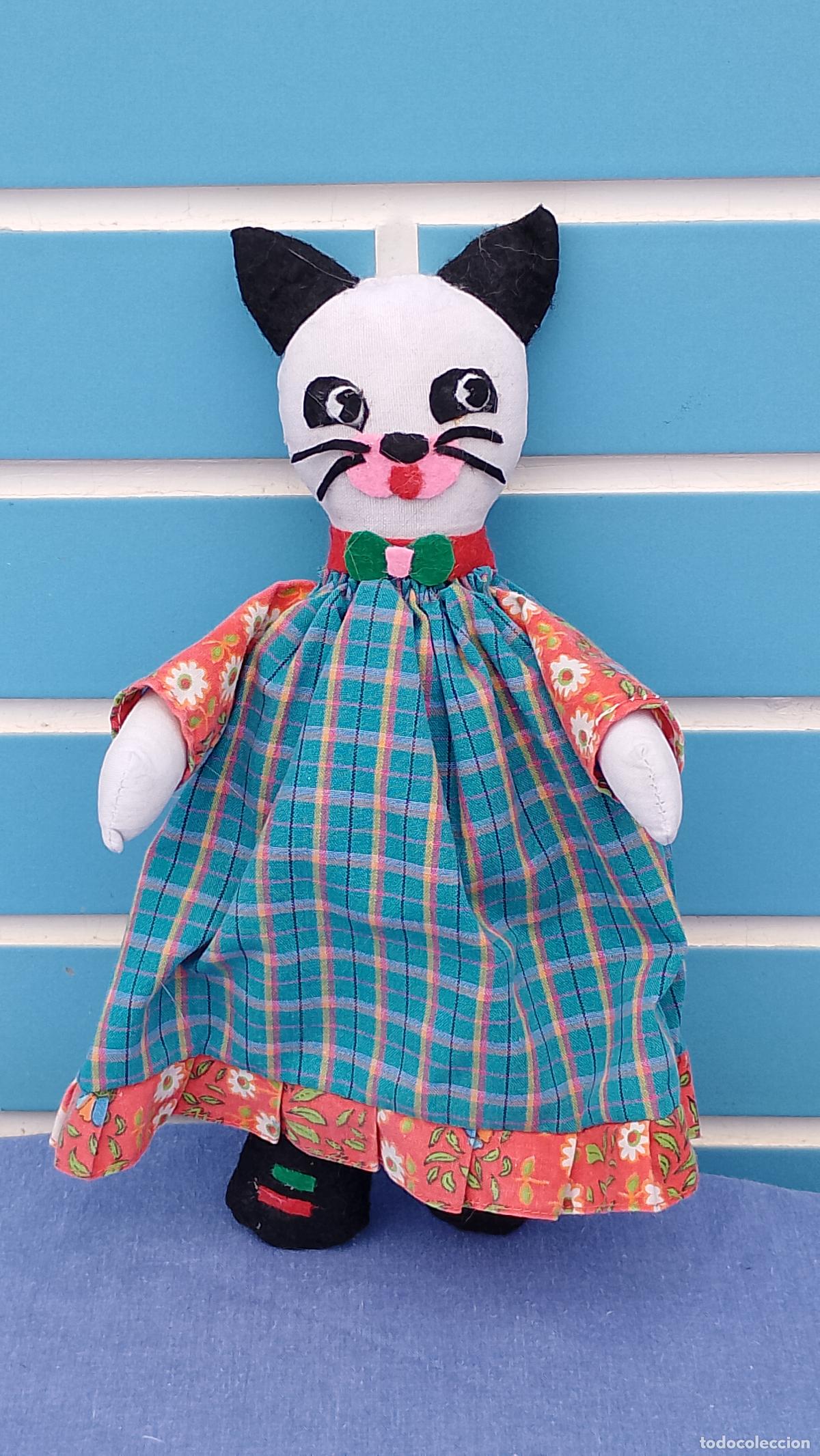 Mu&ntilde;ecas espa&ntilde;olas modernas: Antigua mu&ntilde;eca de trapo Gata Gatita estilo campestre
