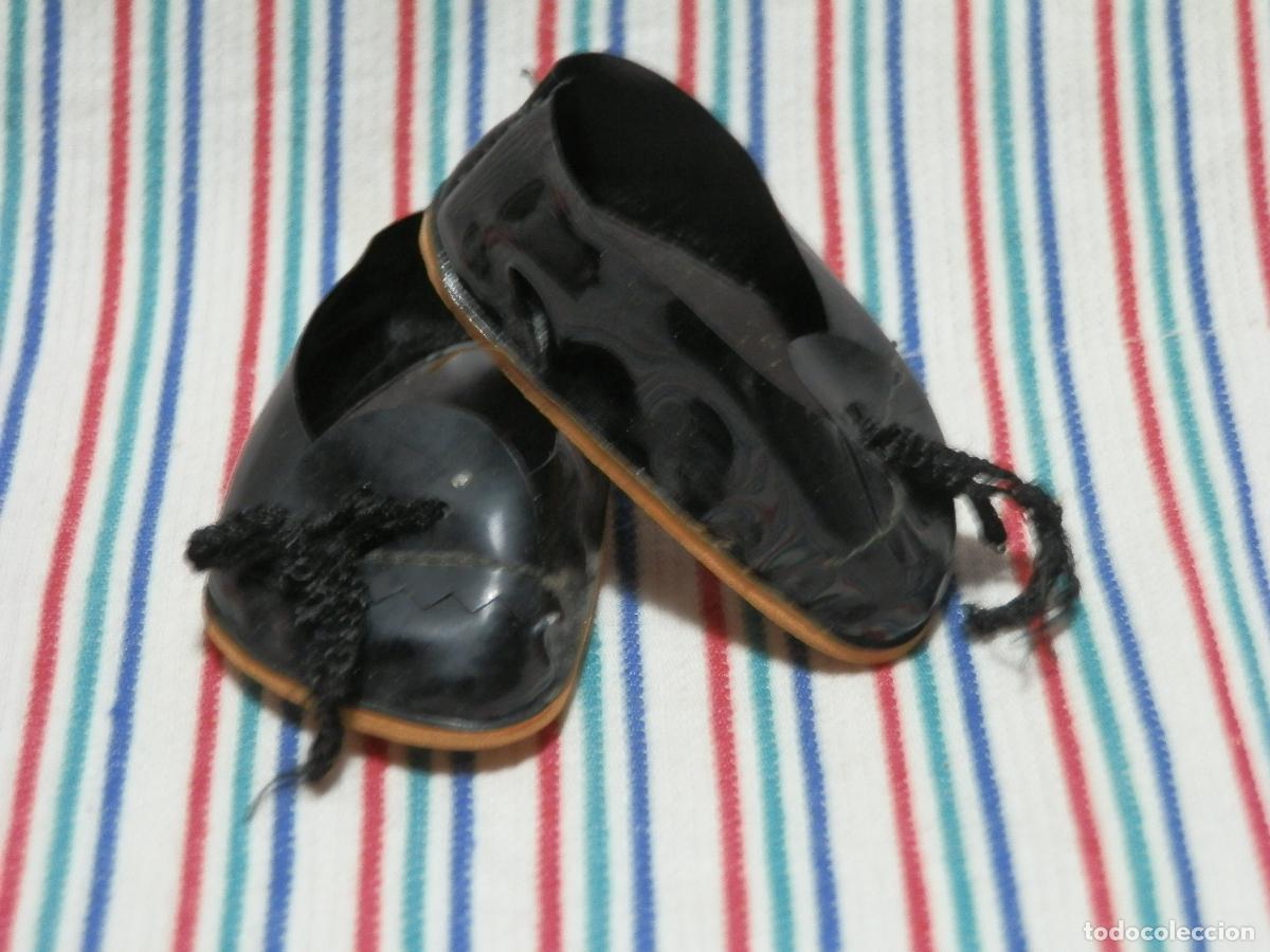 Mu&ntilde;ecas espa&ntilde;olas modernas: ANTIGUOS ZAPATOS SIN MARCA