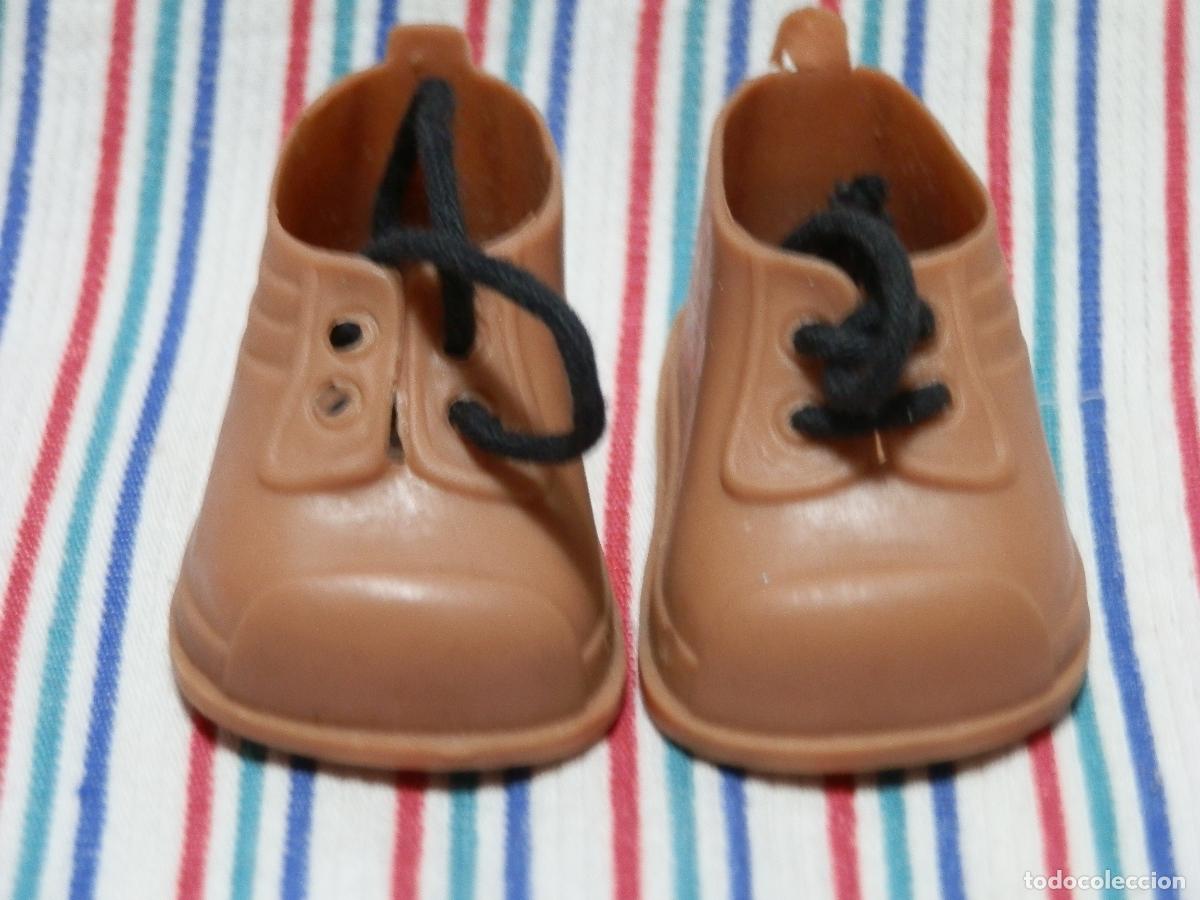 Mu&ntilde;ecas espa&ntilde;olas modernas: ANTIGUOS ZAPATOS FAMOSA