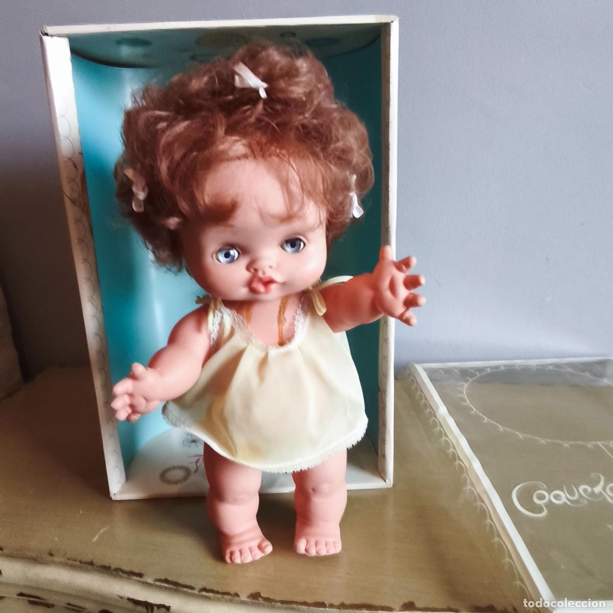 Mu&ntilde;ecas espa&ntilde;olas modernas: Mu&ntilde;eca Coqueta de Famosa a&ntilde;os 60/70, muy antigua y dificil de encontrar, completa con sus accesorios