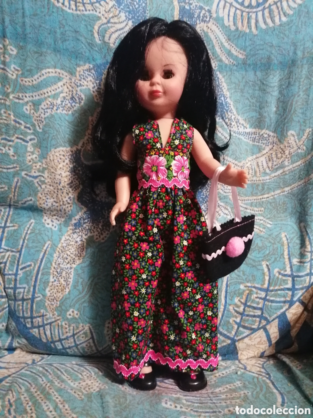 Mu&ntilde;ecas espa&ntilde;olas modernas: Mu&ntilde;eca Kika morena con vestido largo