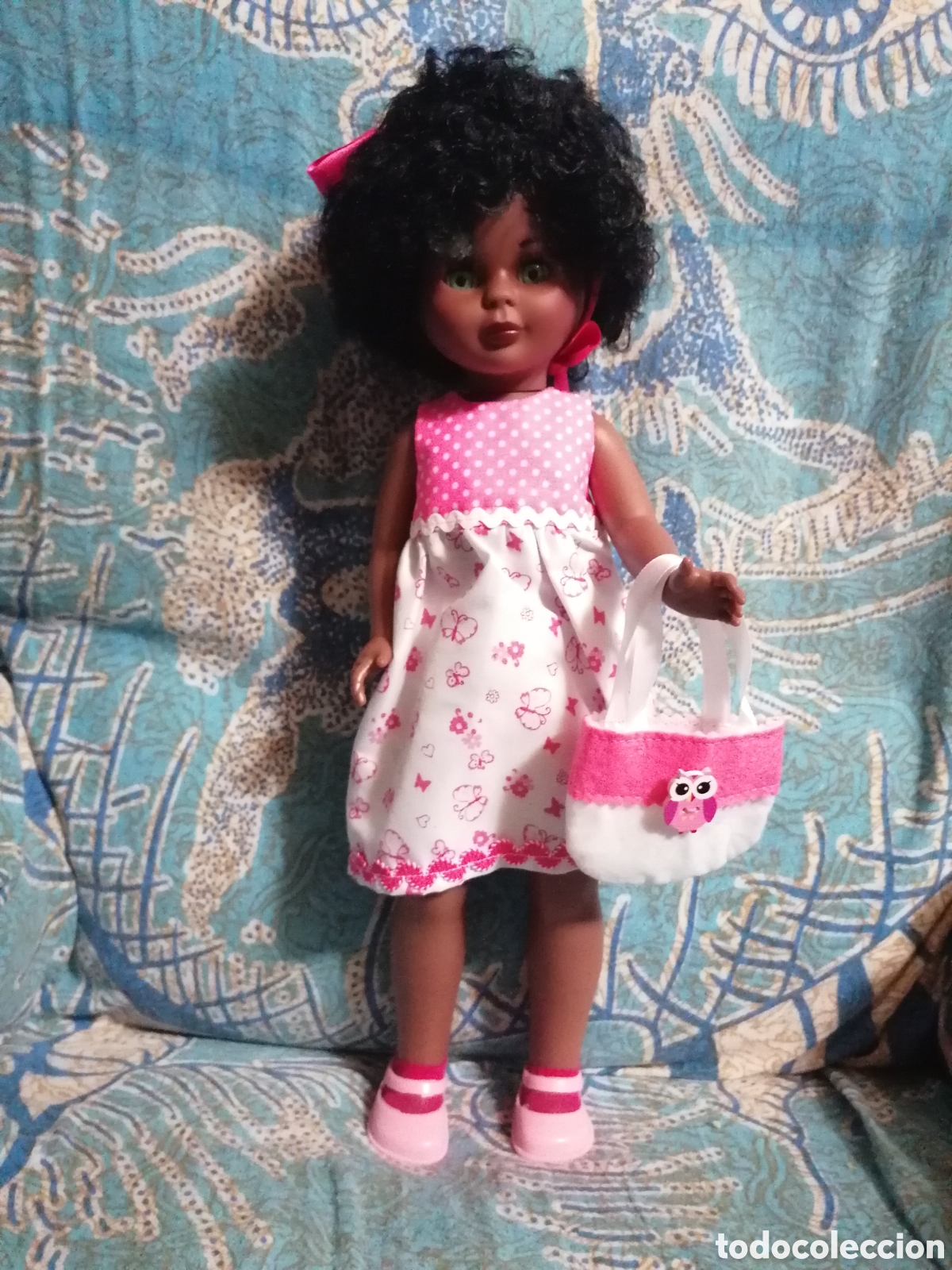 Mu&ntilde;ecas espa&ntilde;olas modernas: Mu&ntilde;eca Kika negrita pelo rizado preciosa