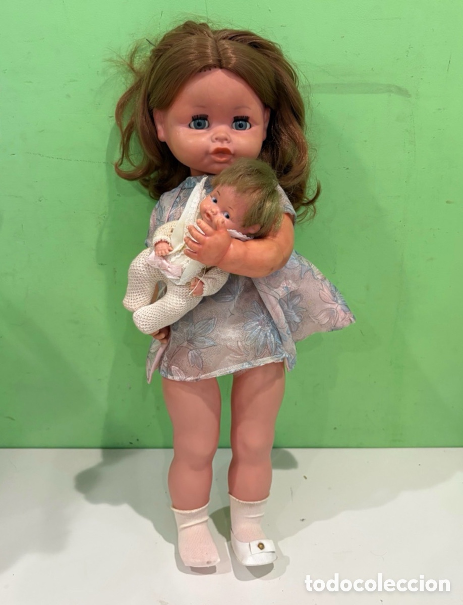Mu&ntilde;ecas espa&ntilde;olas modernas: Mu&ntilde;eca antigua de colecci&oacute;n con mecanismo de cuerda y beb&eacute; &ndash; Fabricaci&oacute;n espa&ntilde;ola
