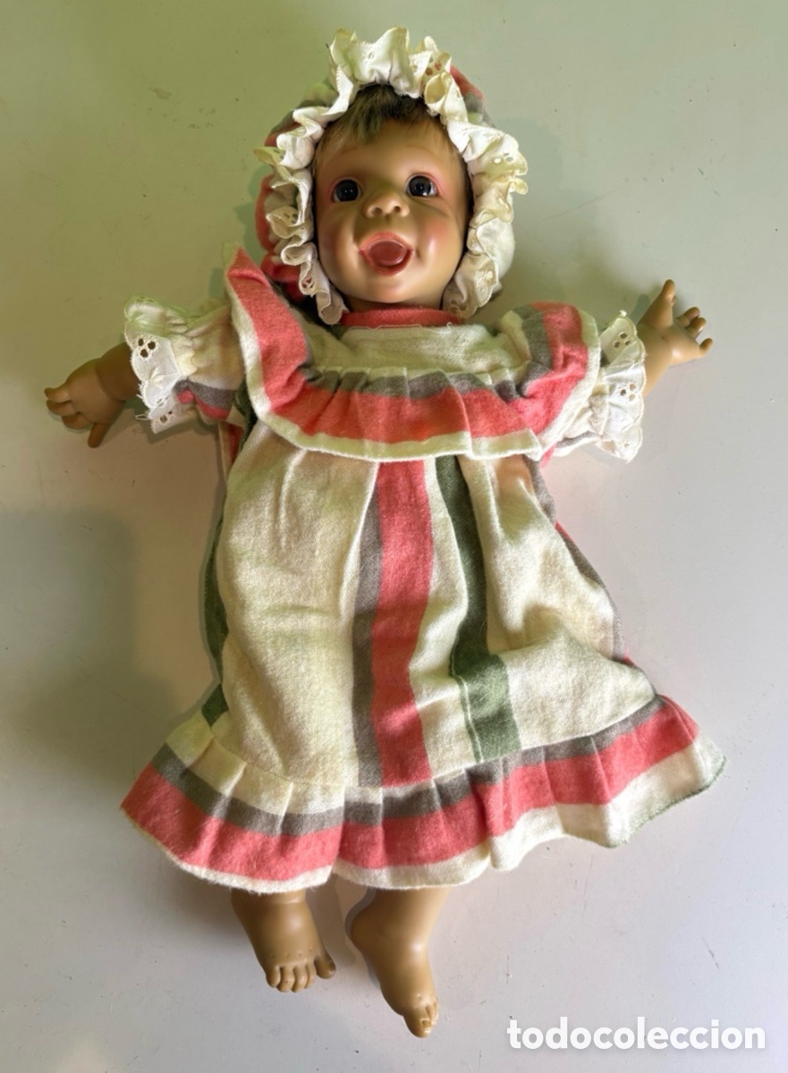 Mu&ntilde;ecas espa&ntilde;olas modernas: Mu&ntilde;eca beb&eacute; de colecci&oacute;n de vinilo con ropa y capota original