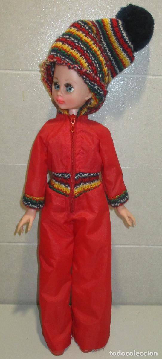 Mu&ntilde;ecas espa&ntilde;olas modernas: mu&ntilde;eca LISSI, de Guillem y Vicedo a&ntilde;os 70, con conjunto invierno, nieve, esqu&iacute;??
