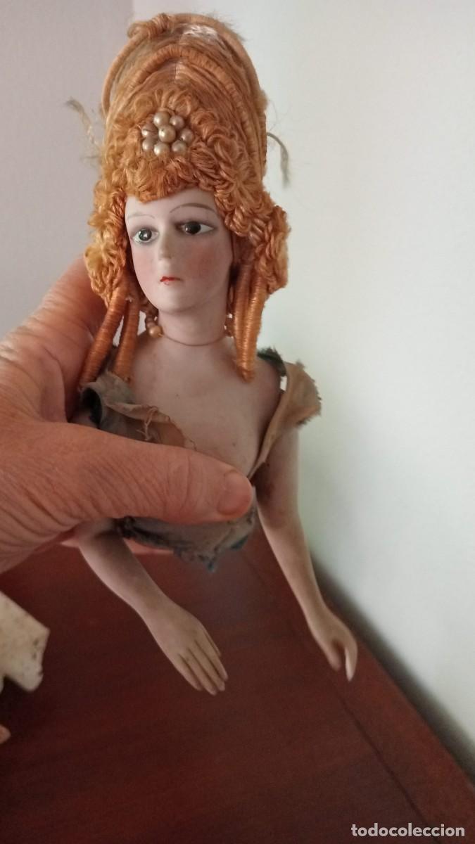 Mu&ntilde;ecas espa&ntilde;olas modernas: Mu&ntilde;eca de porcelana antigua