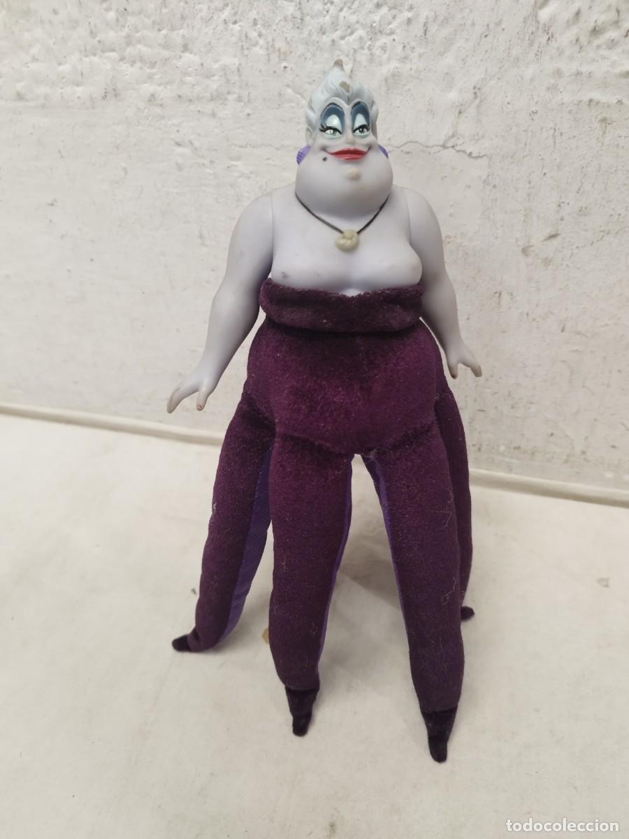 Mu&ntilde;ecas espa&ntilde;olas modernas: Mu&ntilde;eco de Ursula de la Sirenita. Disney de Simba, Goma y terciopelo.