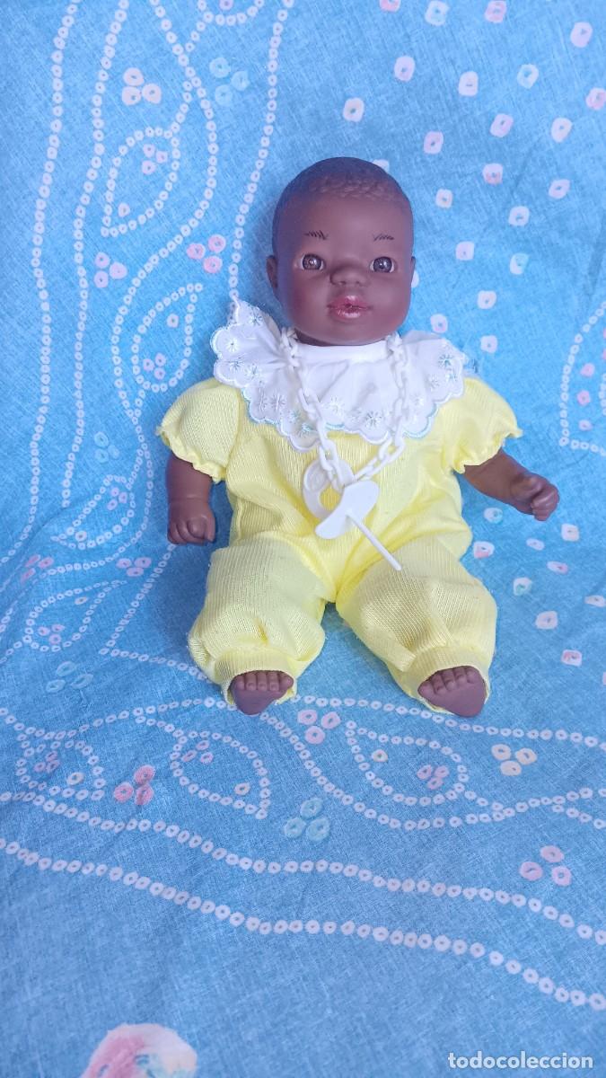 Mu&ntilde;ecas espa&ntilde;olas modernas: MU&Ntilde;ECO NEGRITO NINES.LLORA,DICE MAMA,PAPA ,CACA FUNCIONANDO PERFECTAMENTE.A&Ntilde;OS 80
