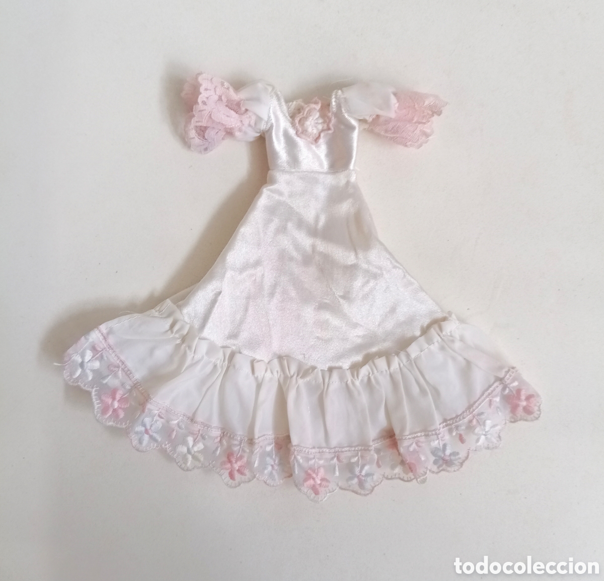 Mu&ntilde;ecas espa&ntilde;olas modernas: Core Fiesta vestido blanco y rosa con encaje de flores BB a&ntilde;os 70