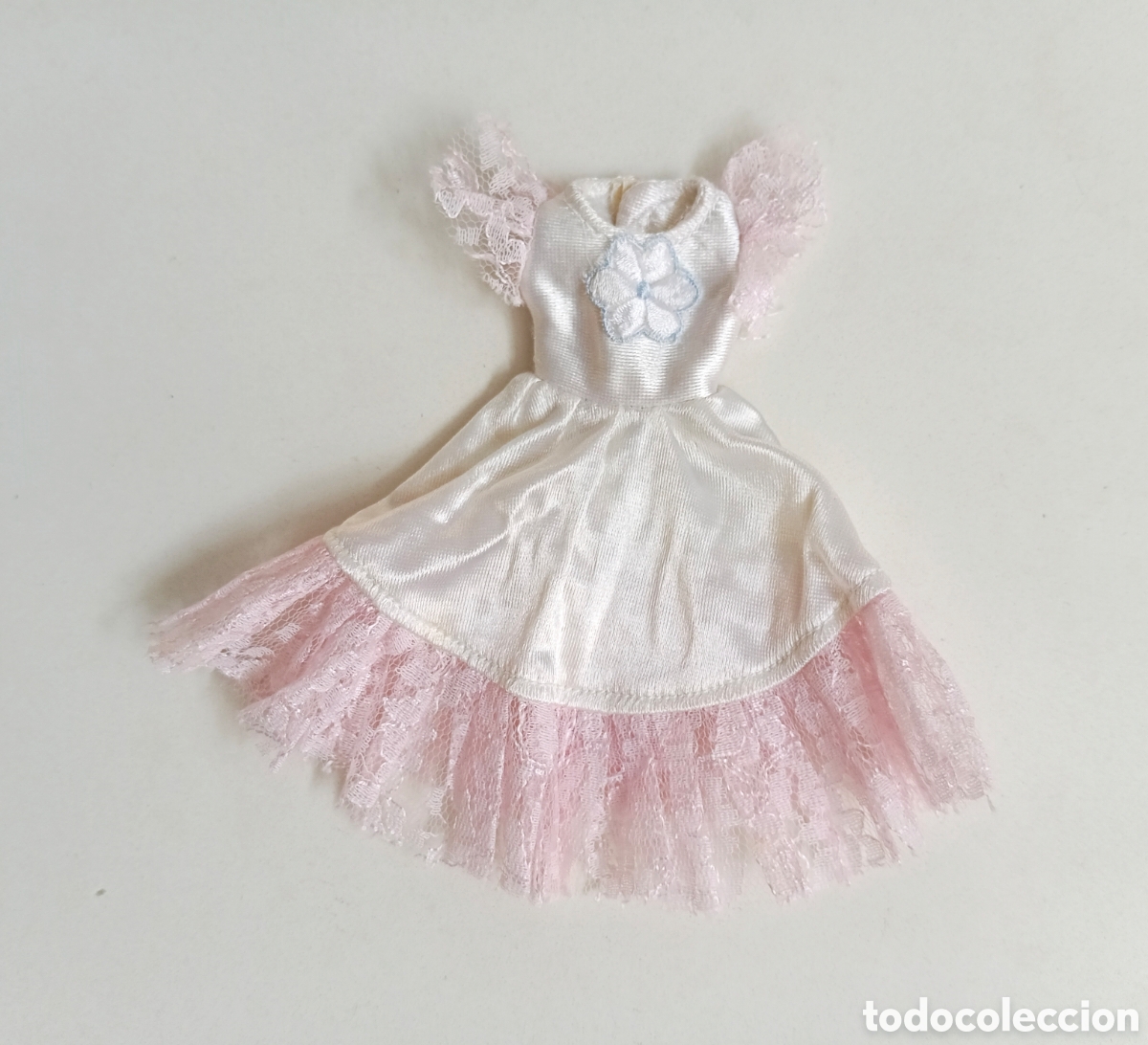 Mu&ntilde;ecas espa&ntilde;olas modernas: Core Ilusi&oacute;n vestido blanco y rosa con encaje BB a&ntilde;os 70