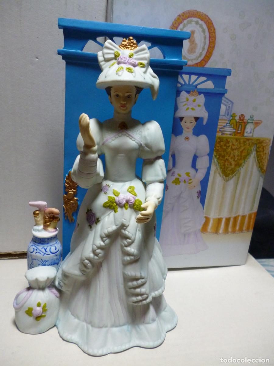 Mu&ntilde;ecas espa&ntilde;olas modernas: MU&Ntilde;ECA PORCELANA AVON CIRCULO DISTINCI&Oacute;N 2014 - CON CAJA -