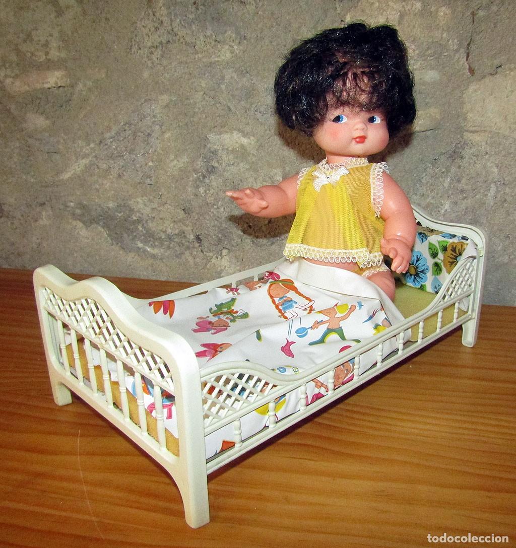 Mu&ntilde;ecas espa&ntilde;olas modernas: ANTIGUA MU&Ntilde;ECA CON SU CAMA - A&Ntilde;OS 60/70 - NUEVA A ESTRENAR
