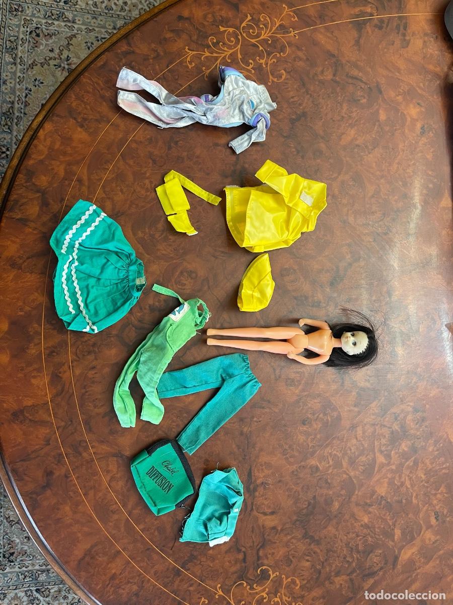 Mu&ntilde;ecas espa&ntilde;olas modernas: MU&Ntilde;ECA CHABEL DE FEBER MORENA MUY ANTIGUA ROPA CHUBASQUERO DOCTORA ETC