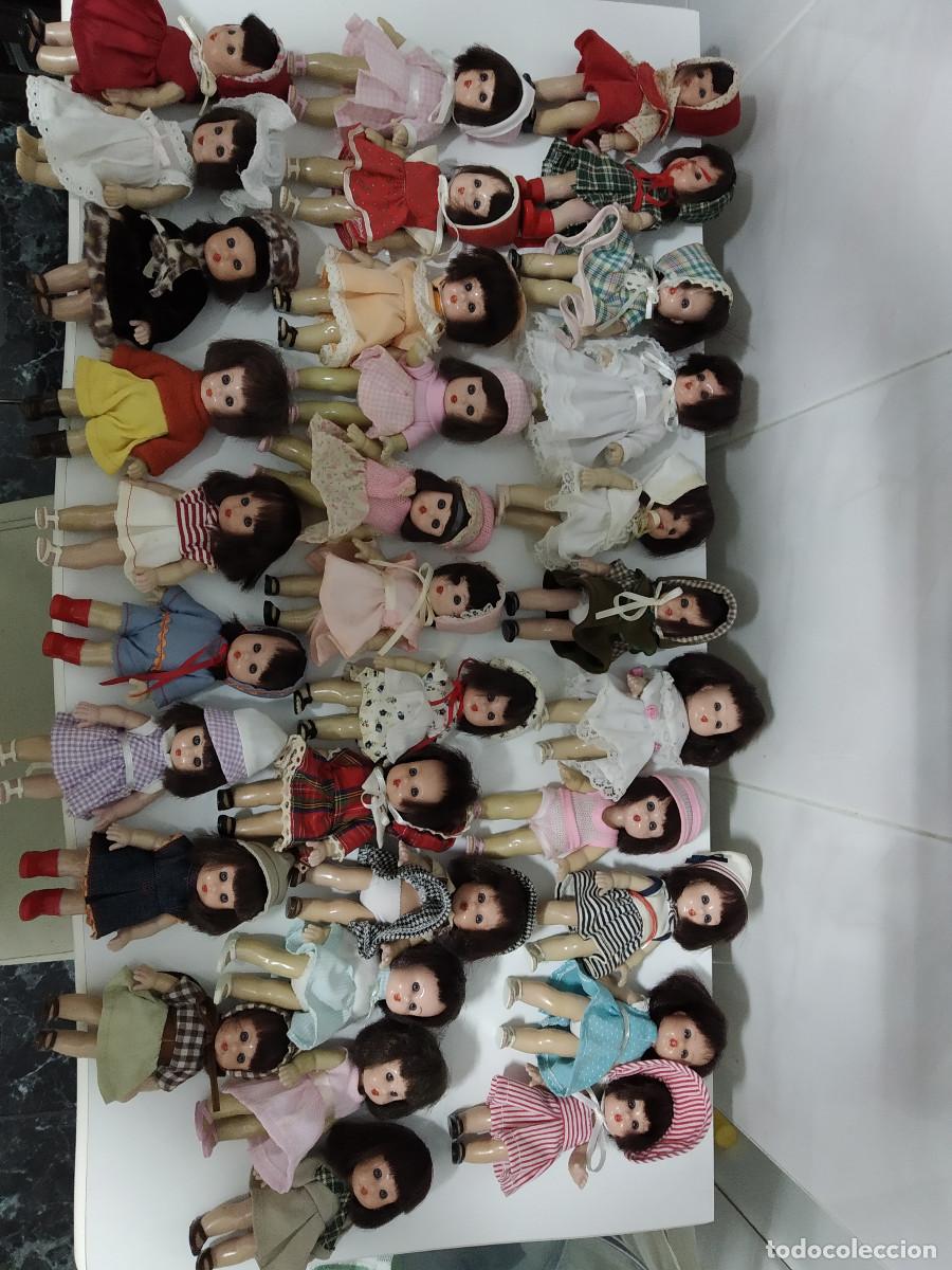 Mu&ntilde;ecas espa&ntilde;olas modernas: lote 32 mini mariquita perez
