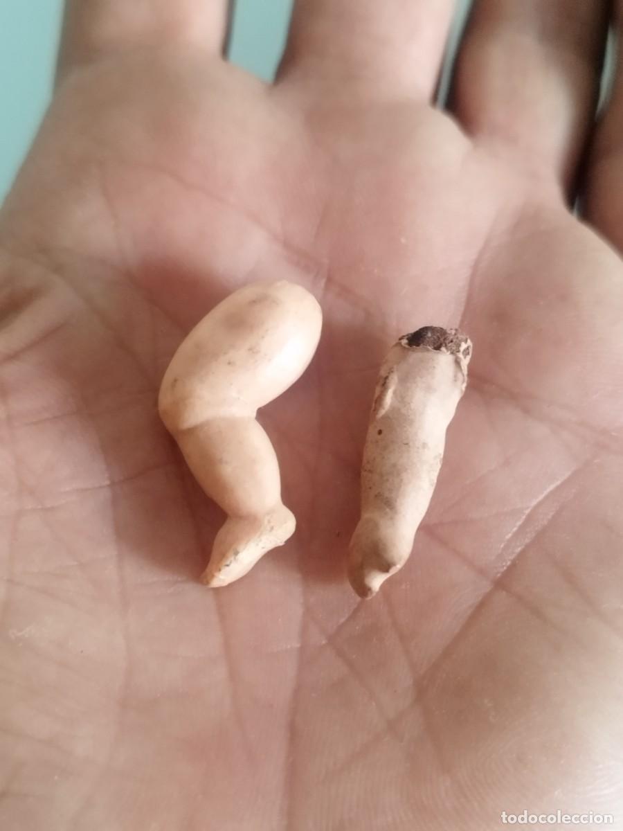 Mu&ntilde;ecas espa&ntilde;olas modernas: Antiguo brazo y pierna de mu&ntilde;eca, mu&ntilde;eco. A identificar. A restaurar.