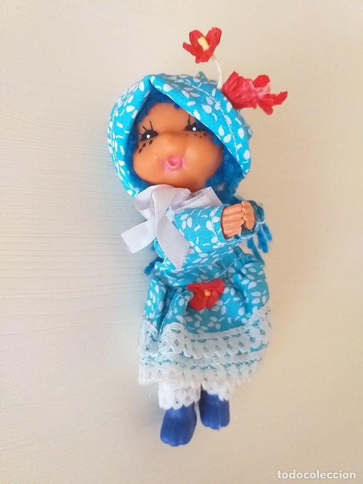 Mu&ntilde;ecas espa&ntilde;olas modernas: Mu&ntilde;eca pitipinza campestre azul, virkiki, linda vir